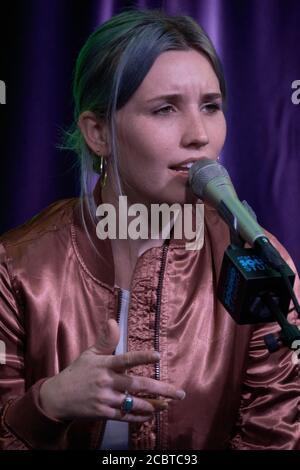 BALA CYNWYD, PA, Etats-Unis - 10 AVRIL 2019 : le groupe américain de pop indien SHAED visite le théâtre de performance de radio 104.5. Banque D'Images