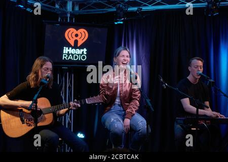 BALA CYNWYD, PA, Etats-Unis - 10 AVRIL 2019 : le groupe américain de pop indien SHAED visite le théâtre de performance de radio 104.5. Banque D'Images