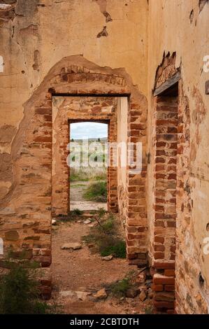 Ruines historiques en pierre des premiers colons dans le centre de Flinders Range en Australie méridionale. Banque D'Images