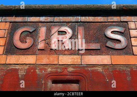 Entrée pour filles, entrée à l'école victorienne, école primaire d'Anfield Road, Liverpool, Merseyside, Banque D'Images