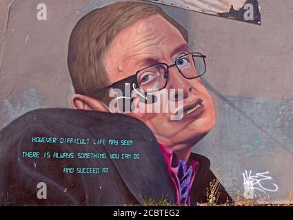 Stephen Hawking mural, mais la vie difficile peut sembler, il ya toujours quelque chose que vous pouvez faire et réussir à, Liverpool,Merseyside,Angleterre,Royaume-Uni, L8 5RN Banque D'Images