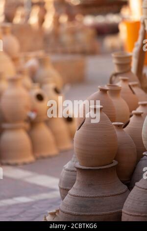 Le marché de l'artisanat à Nizwa fort prêt pour les clients un vendredi Banque D'Images