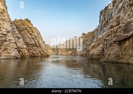 Bhedaghat Jabalpur Madhya Pradesh vue de la rivière Narmada avec belle Marble Rocks Banque D'Images