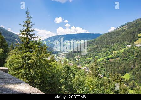 Vue sur la vallée de la rivière mur dans la partie sud-est de l'état de Salzbourg, Autriche Banque D'Images