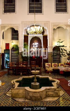 Intérieur d'un riad à Fès Banque D'Images