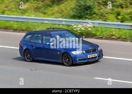 2006 bleu BMW 320D M Sport Touring ; véhicules en mouvement de la circulation automobile, voitures conduisant des véhicules sur les routes du Royaume-Uni, moteurs, conduite sur le réseau d'autoroute M6. Banque D'Images