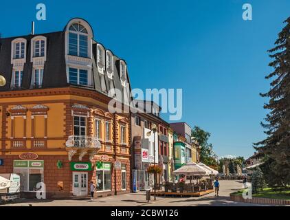 Bâtiments à Namestie Svateho Egidia (St. Giles Square), place centrale de Poprad, région de Spas, région de Presov, Slovaquie Banque D'Images