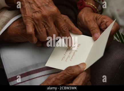 L'ancien combattant de la liberté Anadi Ranjan Sen, a été honoré avec un message du Président de l'Inde, Shri RAM Nath Kovind. À l'occasion du 78e anniversaire du mouvement indien sortant, le président Shri RAM Nath Kovind a rappelé des millions de combattants de la liberté qui ont sacrifié leur vie pour l'indépendance de l'Inde. Banque D'Images