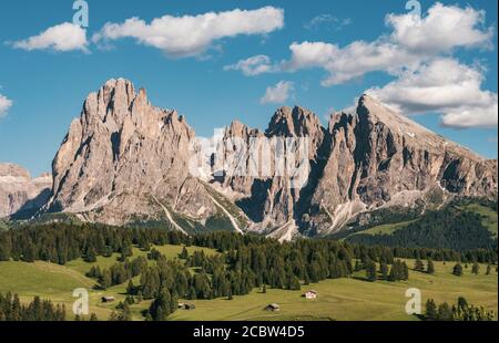 Sassolungo - Groupe de montagne de Langkofel - Epic montagnes sauvages des Dolomites site classé au patrimoine mondial de l'UNESCO, dans le Tyrol du Sud, Italie Banque D'Images