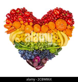 Arc-en-ciel coeur de fruits et légumes studio isolé sur blanc contexte aller végétarien amour saine alimentation concept Banque D'Images