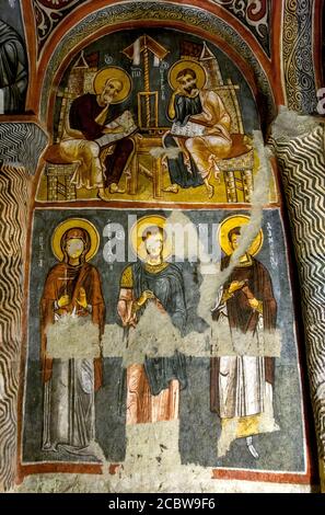 Une belle fresque à l'intérieur de la Kranlik Kilise (église sombre) au musée en plein air de Göreme, dans la région de Cappadoce en Turquie. Banque D'Images
