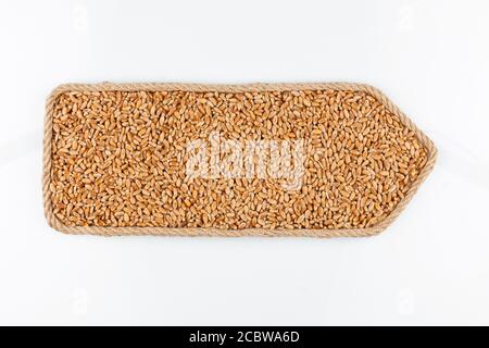 Pointeur en corde, rempli d'un grain de blé. Isolé sur fond blanc Banque D'Images