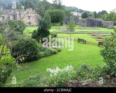 Le domaine de l'abbaye de Whalley avec l'empreinte et les fondations restantes du monastère cistercien du XIVe siècle ; Clitheroe dans la vallée de Ribble. Banque D'Images