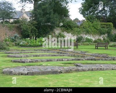 Le domaine de l'abbaye de Whalley avec l'empreinte et les fondations restantes du monastère cistercien du XIVe siècle ; Clitheroe dans la vallée de Ribble. Banque D'Images