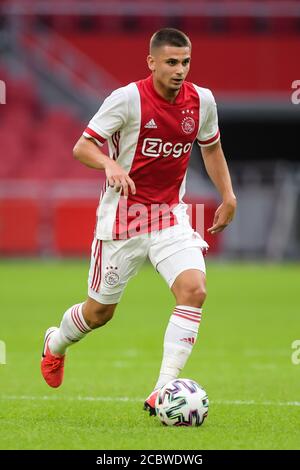 AMSTERDAM, PAYS-BAS - AOÛT 8: Razvan Marin d'Ajax vu pendant le match d'avant-saison Ajax / RKC Waalwijk le 8 août 2020 à Amsterdam, pays-Bas. *** Légende locale *** Razvan Marin Banque D'Images