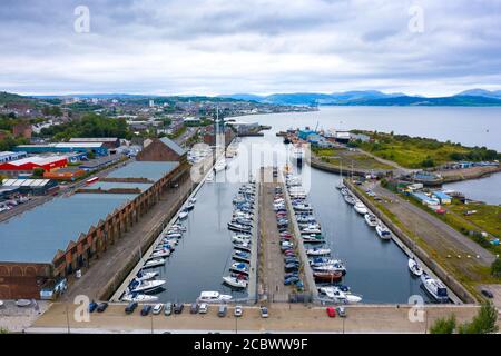 Vue aérienne de James Watt Dock Marina à Greenock sur la rivière Clyde, Inverclyde, Écosse, Royaume-Uni Banque D'Images