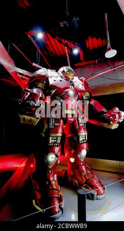 LAS VEGAS, NV, Etats-Unis - 09 octobre 2017 : costume d'homme de fer Hulk Buster à la base de Tony Stark à l'expérience Avengers au Treasure Island Hotel and Casino Banque D'Images