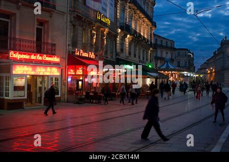 La Piazza Papa et le Gray Hound restaurants à la place de la Comédie, Montpellier, France. Bars et restaurants sur la Plaza de la Comedia. Il con Banque D'Images