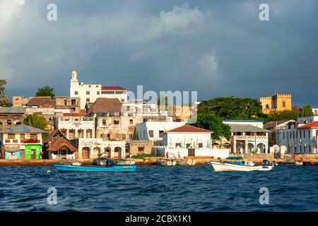 Vieille ville ou ville en pierre bord de mer de Lamu, Kenya, île de Lamu Patrimoine mondial de l'UNESCO Banque D'Images