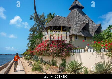 Belles maisons et hôtels dans la plage de Shela dans le sud De l'archipel de l'île de Lamu au Kenya Banque D'Images