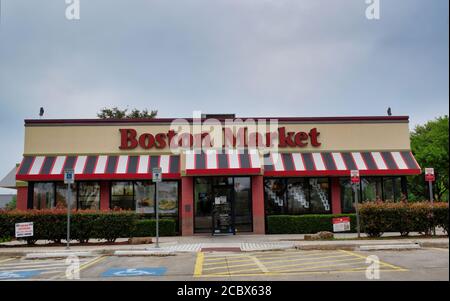 Houston, Texas/USA 03/25/2020: Extérieur du bâtiment du marché de Boston à Houston, TX. Chaîne de restaurants à l'ambiance décontractée et rapide servant des repas de type rôtisserie depuis 1985. Banque D'Images