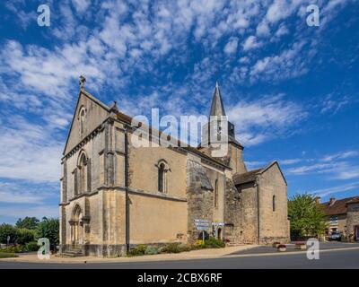 Église Saint-Maurice de Lathus - Lathus-Saint-Rémy, Vienne (86), France. Banque D'Images