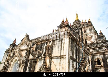 Temple Thatbyinnyu dans le vieux Bagan Banque D'Images