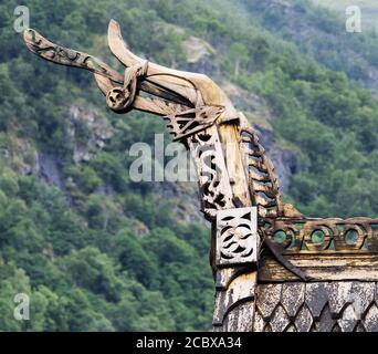 Finials pignon à motif dragon sur l'église Borgund stave à la Chef de Laerdale dans le centre de la Norvège de Vestland entièrement construit de bois au xiie siècle Banque D'Images