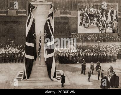 Dans la matinée du 11 novembre 1920, le cercueil d'un soldat britannique non identifié tué sur un champ de bataille européen pendant la première Guerre mondiale a été placé sur un chariot d'armes de l'Artillerie royale et tiré par six chevaux à travers des foules immenses et silencieuses. Il passa le long de Whitehall où le Cenotaph, un 'tombeau vide symbolique', fut dévoilé par le roi George V. Banque D'Images