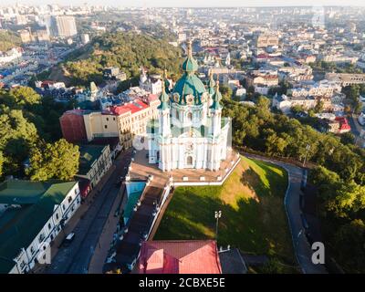 Vue aérienne de l'église St. Andrew de Kiev. Ukraine Banque D'Images