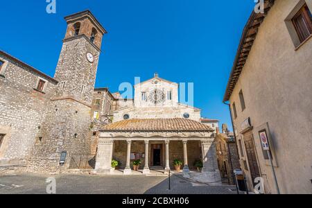 La belle église Collégiata di Santa Maria Assunta, à Lugnano à Teverina, beau village dans la province de Terni, Ombrie, Italie. Banque D'Images