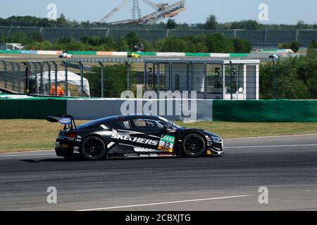 SCHIPKAU, ALLEMAGNE - AOÛT !: 32 C.Weerts(bel)(J)/D.Vanthoor(bel) ÉQUIPE WRT(bel) Audi R8 LMS GT3 vu pendant l'ADAC Motorsport le 8 août 2020 à Schipkau, Allemagne. Banque D'Images