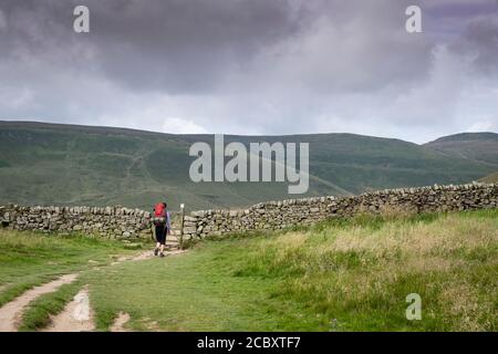 Marcheurs sur la Pennine Way, près d'Edale dans le Derbyshire Peak District, Angleterre Banque D'Images