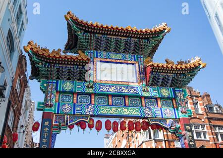 Chinatown Gate, Chinatown, Wardour Street, City of Westminster, Greater London, Angleterre, Royaume-Uni Banque D'Images