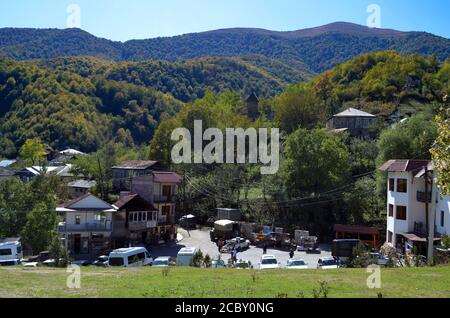 Arménie vue sur le village de Gosh depuis le monastère de Goshavank Banque D'Images