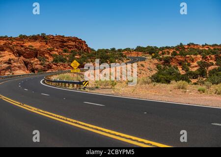 Mohave désert par la Route 66 dans la région de Yucca Valley en Californie aux États-Unis. Banque D'Images