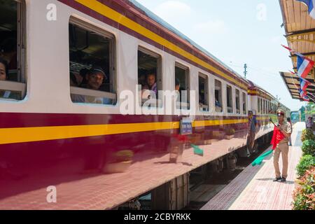 Ayutthaya, Thaïlande - avril 11 2018: Gare d'Ayutthaya à Ayutthaya, Thaïlande. Le chemin de fer de l'État de Thaïlande a 4041 km de 1000mm mètre rail n Banque D'Images