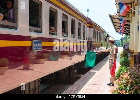 Ayutthaya, Thaïlande - avril 11 2018: Gare d'Ayutthaya à Ayutthaya, Thaïlande. Le chemin de fer de l'État de Thaïlande a 4041 km de 1000mm mètre rail n Banque D'Images