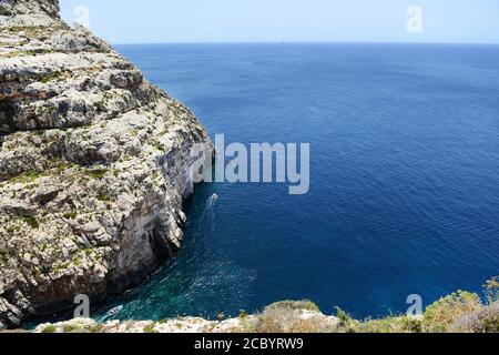 La Grotte bleue ( Taħt il-Ħnejja ) à Malte. Banque D'Images