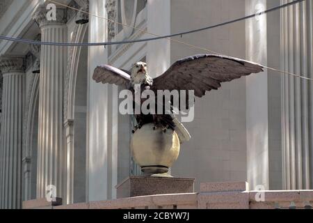 Aigle américain sculpté à Grand Central, à l'angle de Vanderbilt Avenue et East 42nd Street, gros plan, détails architecturaux emblématiques Banque D'Images