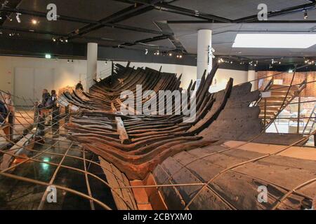 Stockholm, Suède - avril 21 2019 : vue sur le navire Riddarholm au musée Viking le 21 2019 avril à Stockholm, Suède. Banque D'Images