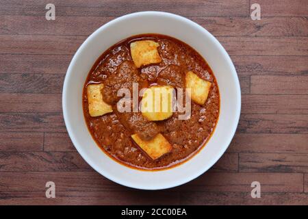 Masala au beurre paneer, plat riche et crémeux de paneer ou de fromage cottage dans une sauce tomate, beurre et noix de cajou, cuisine indienne Banque D'Images