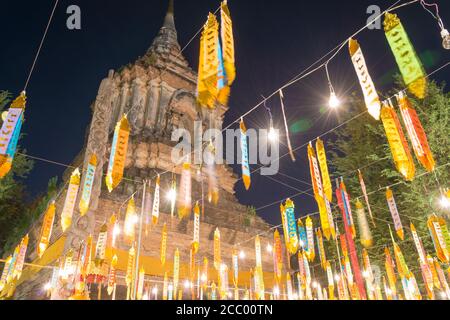 Vue de nuit à Wat Lok Moli à Chiang Mai, Thaïlande. On ne sait pas quand le temple a été construit, mais il est mentionné pour la première fois dans une charte de l'AD 1367. Banque D'Images