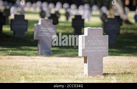 Luxembourg, Luxembourg, le 21 juillet 2020; tombe dans le cimetière de guerre allemand Sandweiler à Luxembourg Banque D'Images