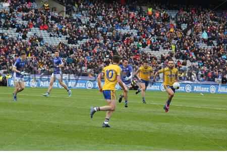Une scène d'un match de football gaélique en irlande Banque D'Images