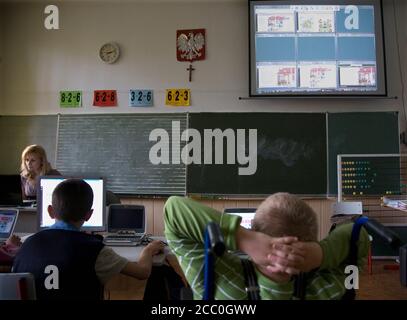 Pologne, Silésie, Bytom 04.05.2010. Les élèves de 3e année utilisent un système d'enseignement novateur qui a été introduit dans l'école primaire intégrative n° 51 Banque D'Images