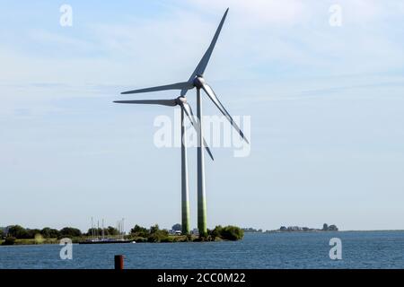 Moulins à vent avec Sun Flare à Marken pays-Bas 6-8-2020 Banque D'Images