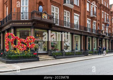 Salle d'exposition Thomas Goode & Co., fournisseurs de vaisselle fine, de porcelaine, de verre et d'argenterie. South Audley Street, Mayfair, Londres, Angleterre, Royaume-Uni Banque D'Images