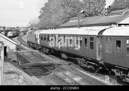 Classe 33 quittant la station Swanage Banque D'Images