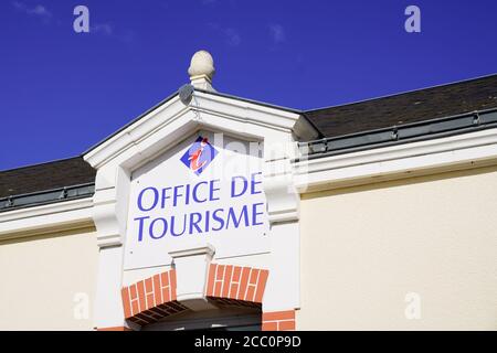 Bordeaux , Aquitaine / France - 08 10 2020 : office de tourisme texte signe et logo signifie centre d'information en pays français pour le tourisme et le tourisme Banque D'Images